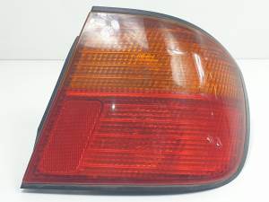 PILOTO TRASERO DERECHO 23190204 NISSAN PRIMERA BERLINA (P11) Autodesguaces Alicante