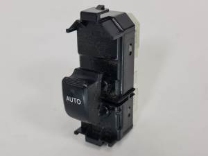 MANDO ELEVALUNAS DELANTERO DERECHO 8403048070 LEXUS RX Autodesguaces Alicante