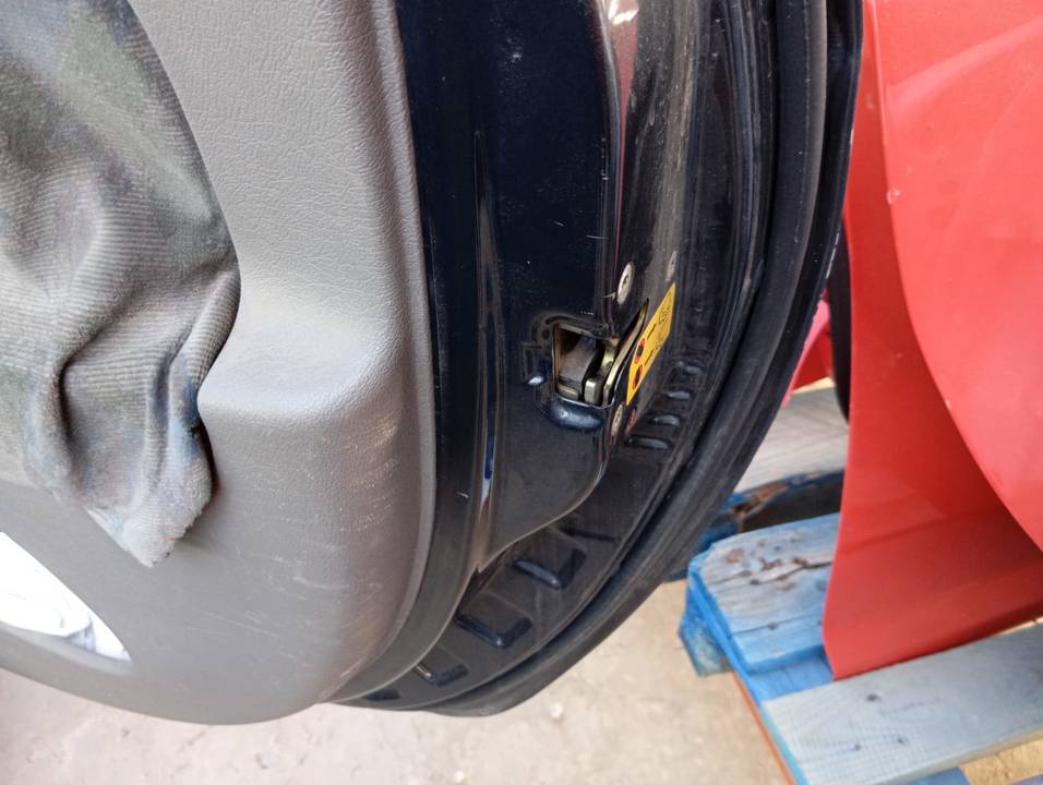CERRADURA PUERTA TRASERA DERECHA