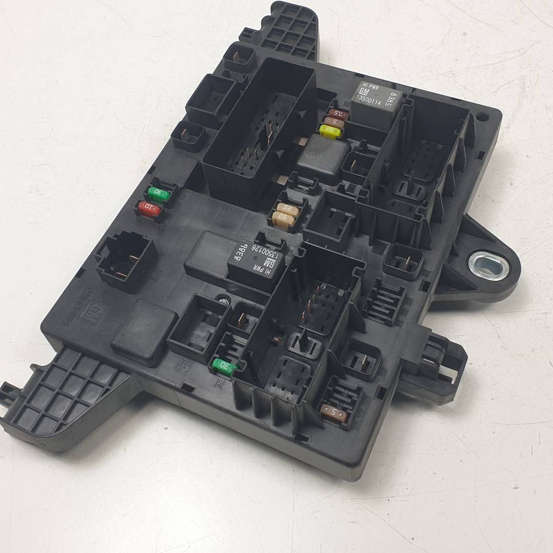 CAJA RELES / FUSIBLES - 13302300 - OPEL - ASTRA J LIM.