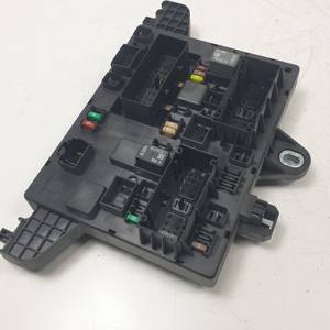 CAJA RELES / FUSIBLES 13302300 OPEL ASTRA J LIM. Autodesguaces Alicante