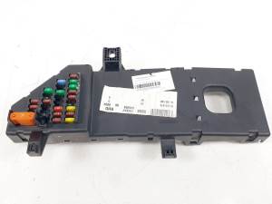 CAJA RELES / FUSIBLES 13223678 OPEL VECTRA C BERLINA Autodesguaces Alicante