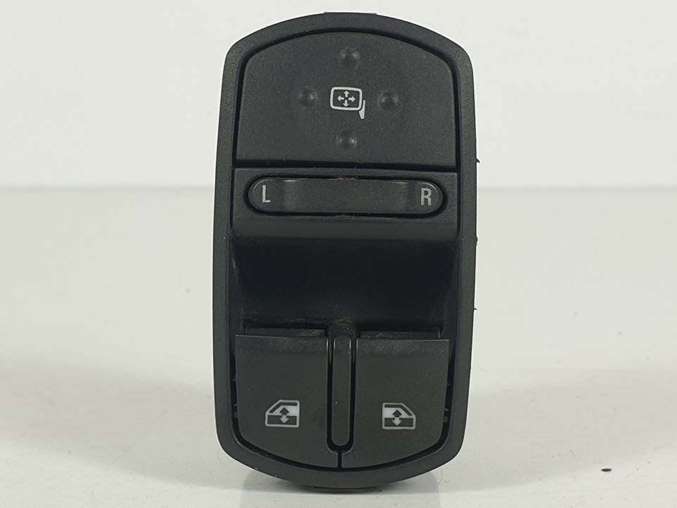 MANDO ELEVALUNAS DELANTERO IZQUIERDO - 13258521AA - OPEL - CORSA D