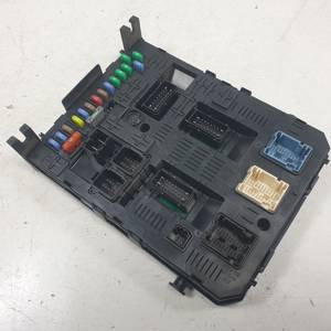 CAJA RELES / FUSIBLES 966689578002 PEUGEOT 308 (T7) Autodesguaces Alicante