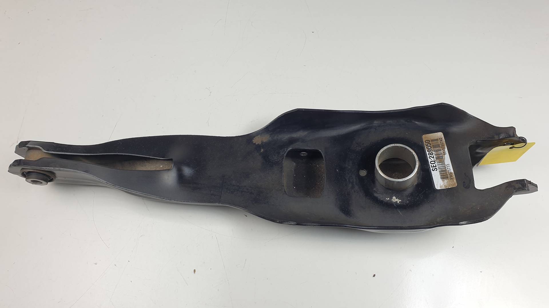 Bras de suspension arrière gauche inférieur - 68157897AD - JEEP - CHEROKEE (KL)
