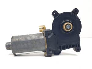 MOTOR ELEVALUNAS TRASERO IZQUIERDO 0130821673 MERCEDES CLASE E (W210) BERLINA DIESEL Autodesguaces Alicante