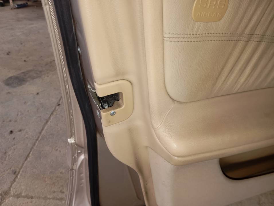 CERRADURA PUERTA DELANTERA IZQUIERDA