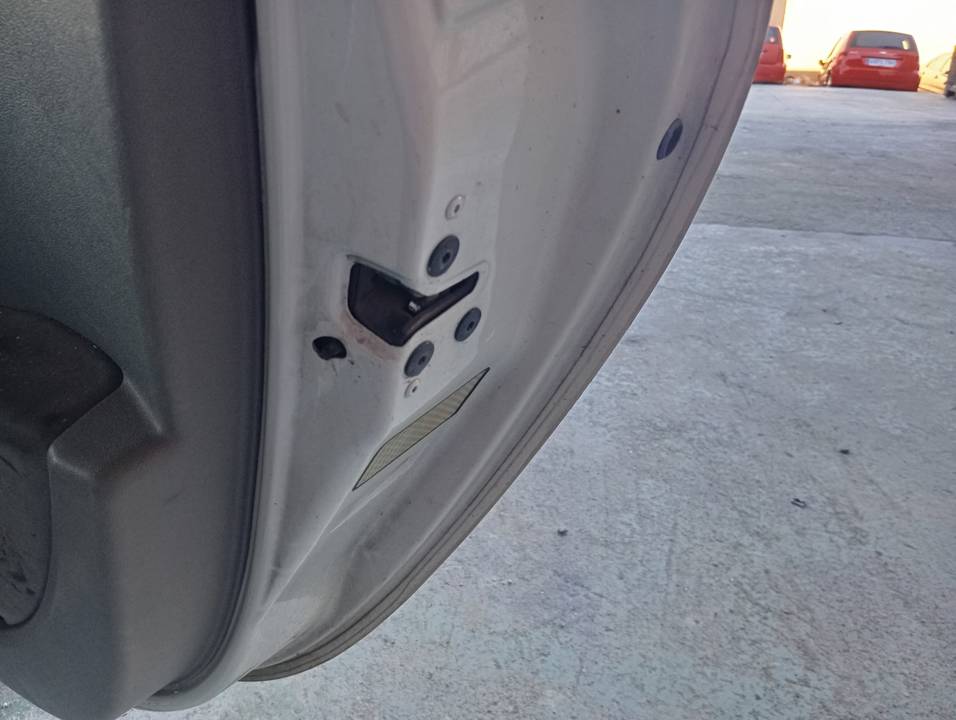 CERRADURA PUERTA TRASERA DERECHA