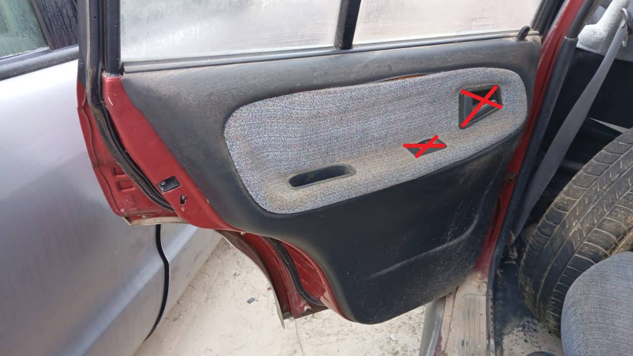 GUARNECIDO PUERTA TRASERA IZQUIERDA