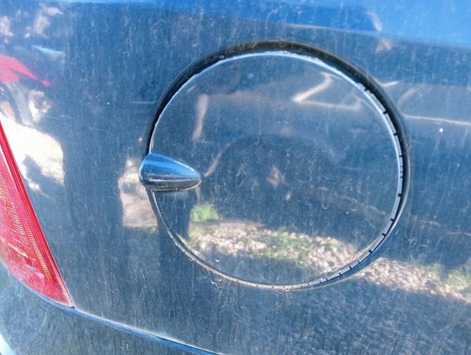 TAPA EXTERIOR COMBUSTIBLE