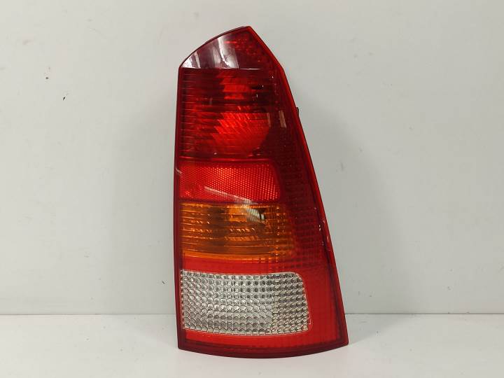 PILOTO TRASERO DERECHO FORD FOCUS TURNIER (CAK) Autodesguaces Alicante