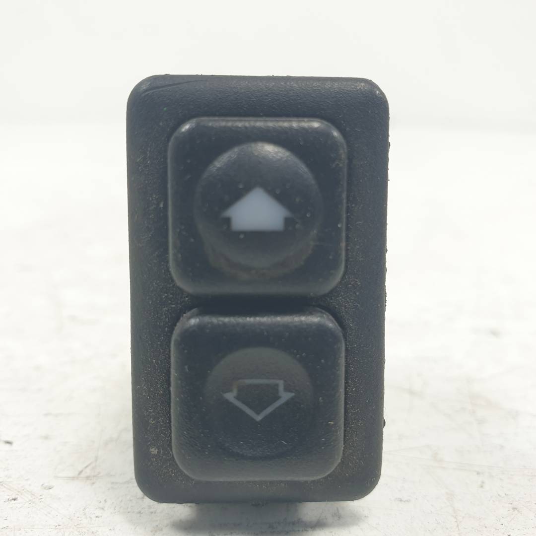 MANDO ELEVALUNAS DELANTERO DERECHO - 03831820 - BMW - SERIE 5 (E28)
