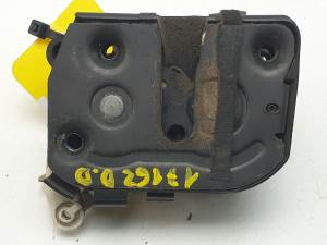 CERRADURA PUERTA DELANTERA DERECHA NISSAN ATLEON (TK) Autodesguaces Alicante