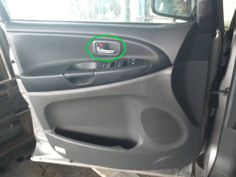MANETA INTERIOR DELANTERA IZQUIERDA