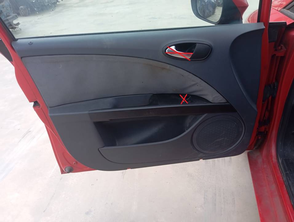 GUARNECIDO PUERTA DELANTERA IZQUIERDA