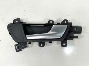 MANETA INTERIOR TRASERA IZQUIERDA 8K0830020 AUDI A4 BER. (B8) Autodesguaces Alicante