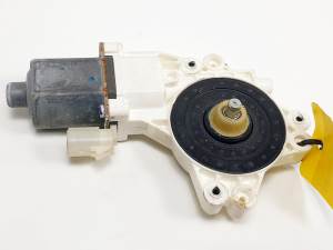 MOTOR ELEVALUNAS TRASERO DERECHO 05074232AA DODGE CALIBER Autodesguaces Alicante