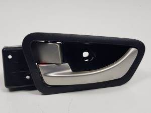 MANETA INTERIOR TRASERA IZQUIERDA VIK7241034001A SSANGYONG KORANDO Autodesguaces Alicante