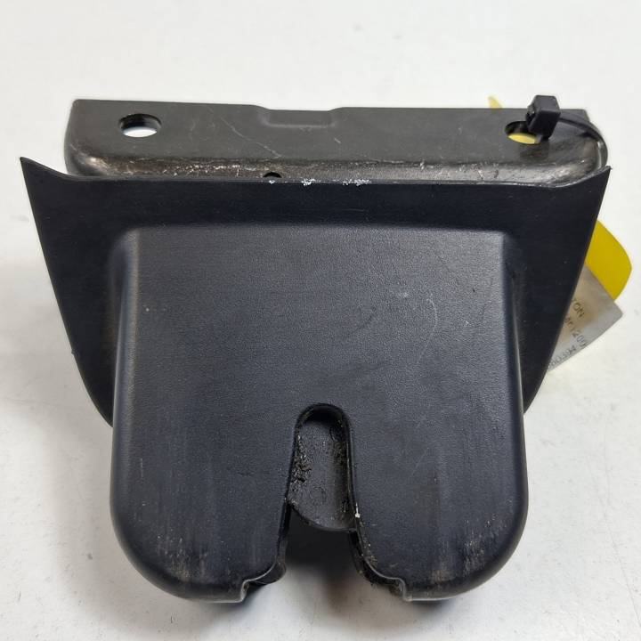 CERRADURA MALETERO / PORTON 8E9827520 AUDI A4 AVANT (8E) Autodesguaces Alicante