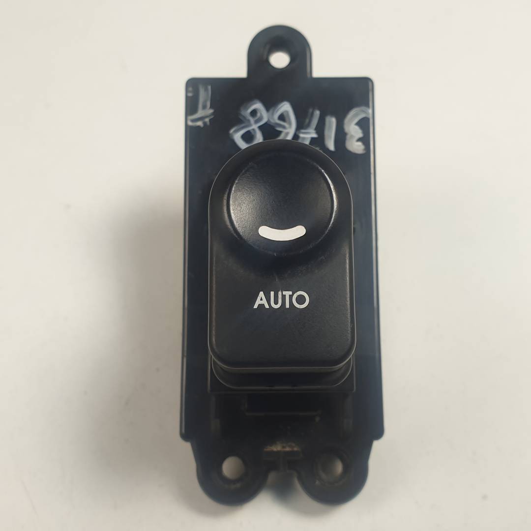 MANDO ELEVALUNAS TRASERO DERECHO - HYUNDAI - I30 CW (FD)