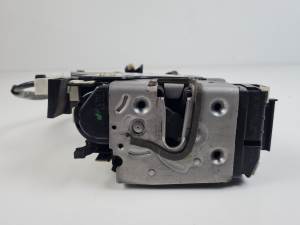 CERRADURA PUERTA TRASERA DERECHA A2047300435 MERCEDES CLASE C (W204) BERLINA Autodesguaces Alicante