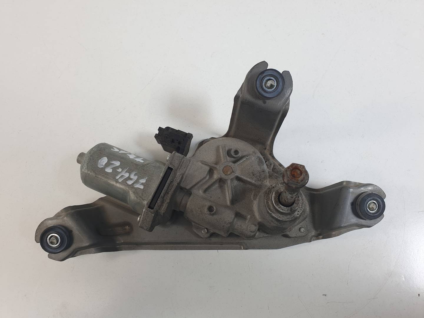 MOTOR LIMPIA TRASERO - GS1M67450 - MAZDA - 6 LIM. (GH)