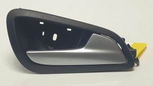 MANETA INTERIOR DELANTERA DERECHA AM51U22600BEW FORD FOCUS LIM. Autodesguaces Alicante
