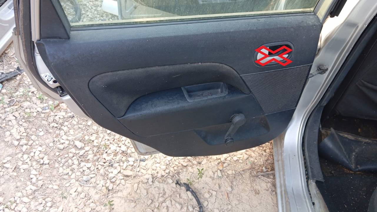 GUARNECIDO PUERTA TRASERA IZQUIERDA