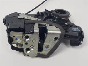 CERRADURA PUERTA DELANTERA DERECHA TOYOTA COROLLA VERSO (R1) Autodesguaces Alicante