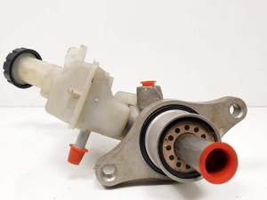 BOMBA FRENO 8200304083 RENAULT CLIO III Autodesguaces Alicante