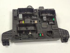 CAJA RELES / FUSIBLES 13302300 OPEL ASTRA J LIM. Autodesguaces Alicante
