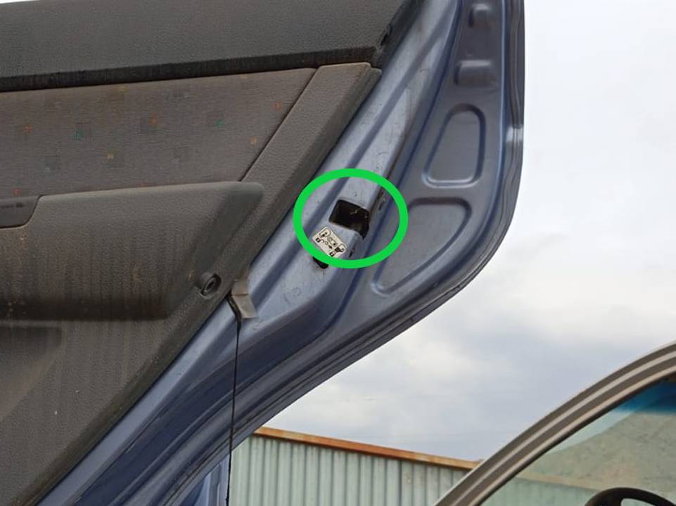CERRADURA PUERTA TRASERA DERECHA