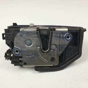 CERRADURA PUERTA DELANTERA DERECHA 7167068 BMW X3 (E83) Autodesguaces Alicante