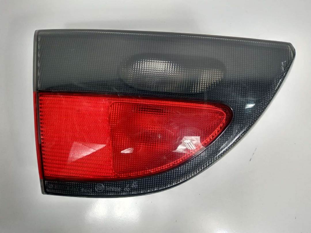 PILOTO TRASERO IZQUIERDO INTERIOR - 7700838532 - RENAULT - MEGANE I CLASSIC (LA0)