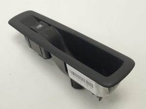 MANDO ELEVALUNAS TRASERO DERECHO 82944002R RENAULT LAGUNA GRANDTOUR III Autodesguaces Alicante