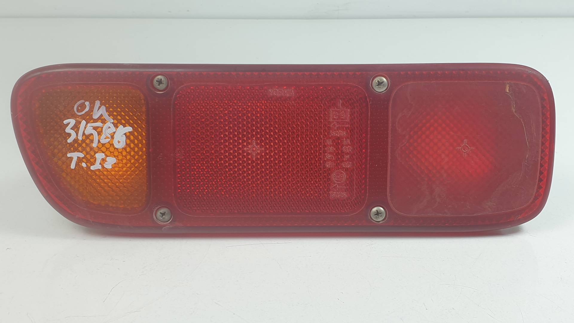 PILOTO TRASERO IZQUIERDO - 265557F000 - NISSAN - TERRANO/TERRANO.II (R20)