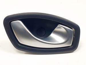 MANETA INTERIOR TRASERA DERECHA 826720001R RENAULT CLIO IV Autodesguaces Alicante