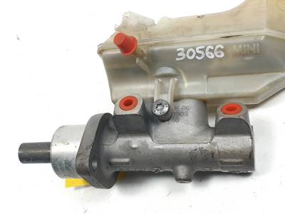 BOMBA FRENO 82001299 NISSAN MICRA C+C (CK12E) Autodesguaces Alicante