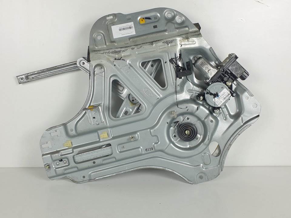 ELEVALUNAS DELANTERO IZQUIERDO - 824504D010 - KIA - CARNIVAL