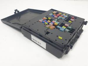 CAJA RELES / FUSIBLES JX6T14D068AD FORD FOCUS Autodesguaces Alicante