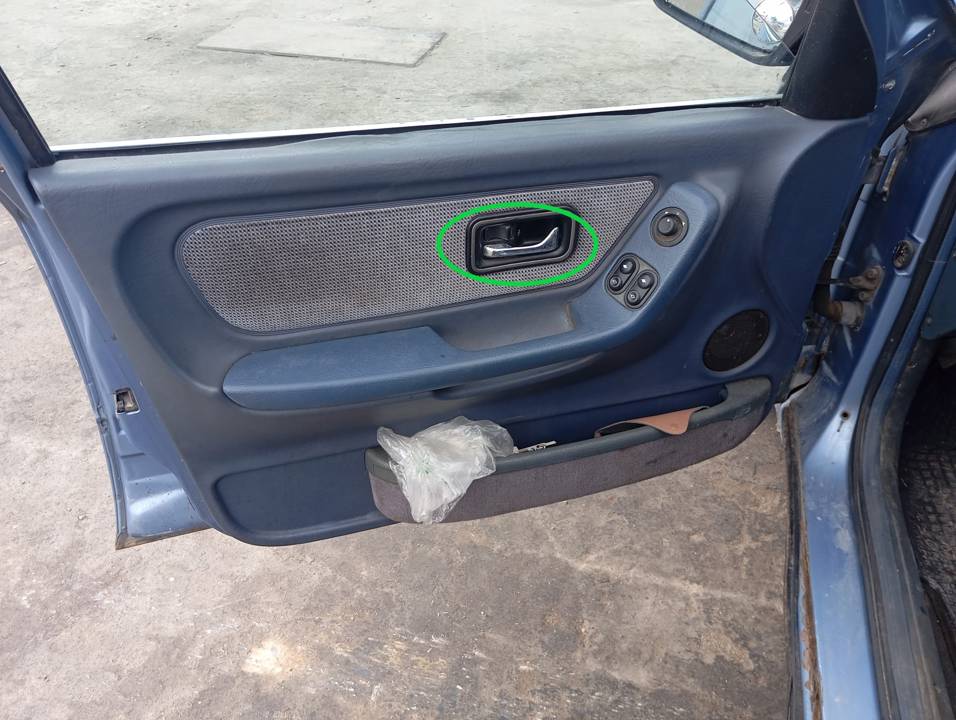 MANETA INTERIOR DELANTERA IZQUIERDA