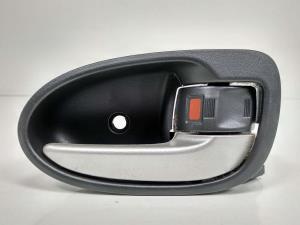 MANETA INTERIOR DELANTERA DERECHA 692050D90 TOYOTA YARIS (KSP9/SCP9/NLP9) Autodesguaces Alicante