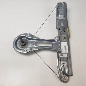 ELEVALUNAS TRASERO DERECHO BM51A27000AC FORD FOCUS LIM. Autodesguaces Alicante