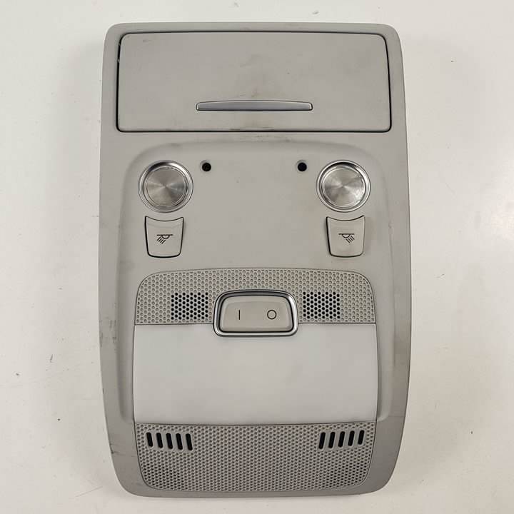 LUZ INTERIOR 8T0947135BF AUDI A4 BER. (B8) Autodesguaces Alicante