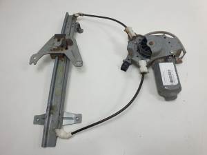 ELEVALUNAS TRASERO IZQUIERDO 400439B NISSAN PRIMERA BERLINA (P11) Autodesguaces Alicante