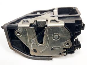 CERRADURA PUERTA TRASERA IZQUIERDA 7167071 BMW SERIE 5 BERLINA (E60) Autodesguaces Alicante