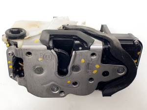 CERRADURA PUERTA TRASERA DERECHA 3023880RH1 CHEVROLET AVEO BERLINA HATCHBACK Autodesguaces Alicante