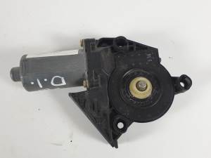 MOTOR ELEVALUNAS DELANTERO IZQUIERDO 0130821764 VOLKSWAGEN TOUAREG (7LA) Autodesguaces Alicante