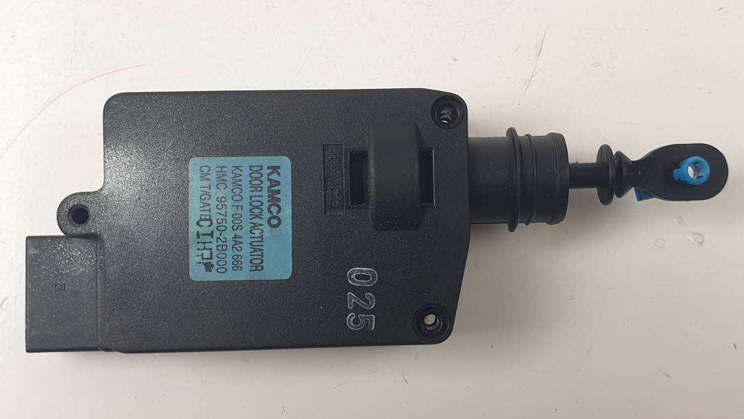 MOTOR CIERRE CENTRALIZADO PORTON - 957502B000 - HYUNDAI - SANTA FE (BM)