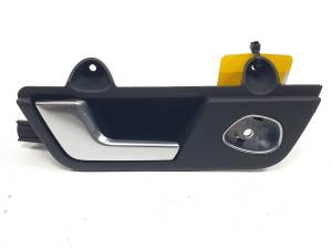 MANETA INTERIOR TRASERA IZQUIERDA 8E0839019 AUDI A4 BERLINA (8E) Autodesguaces Alicante